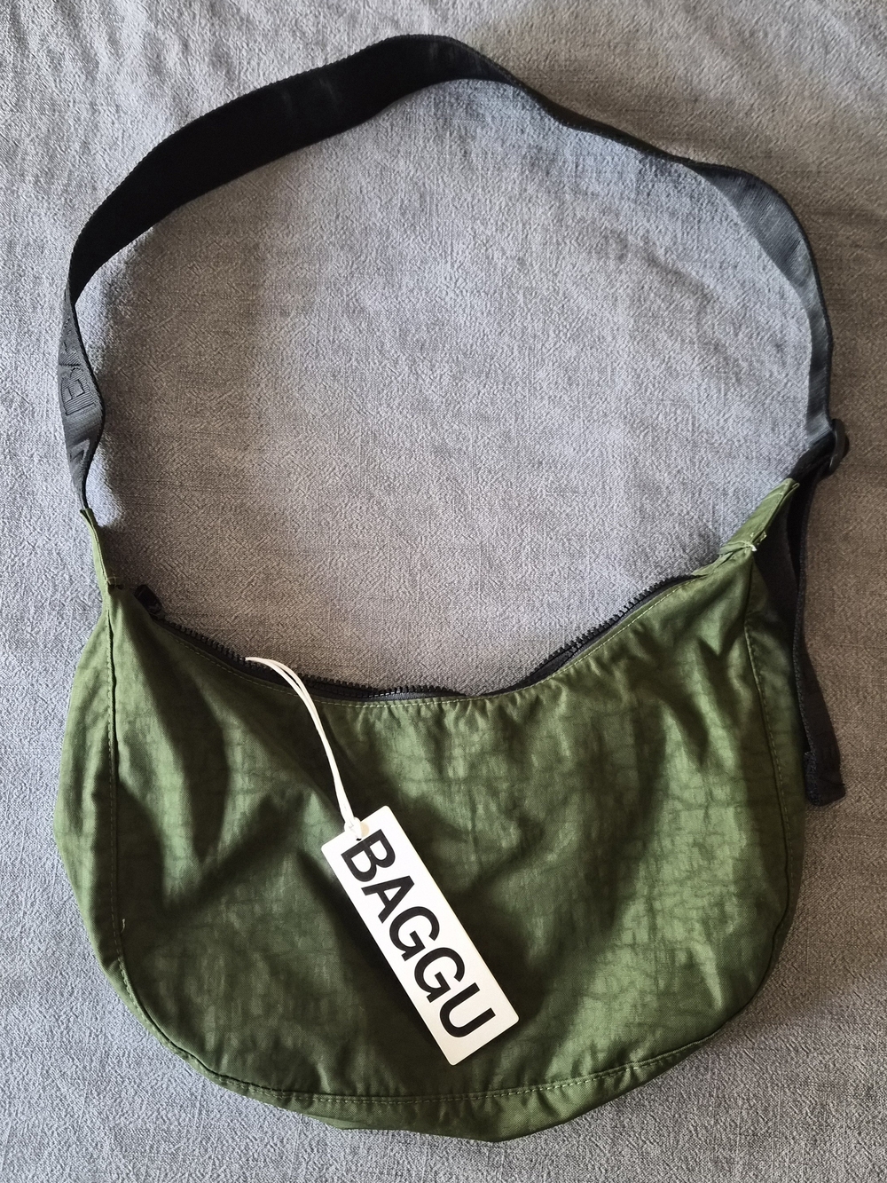 BAGGU Medium Crescent In Bay Laurel